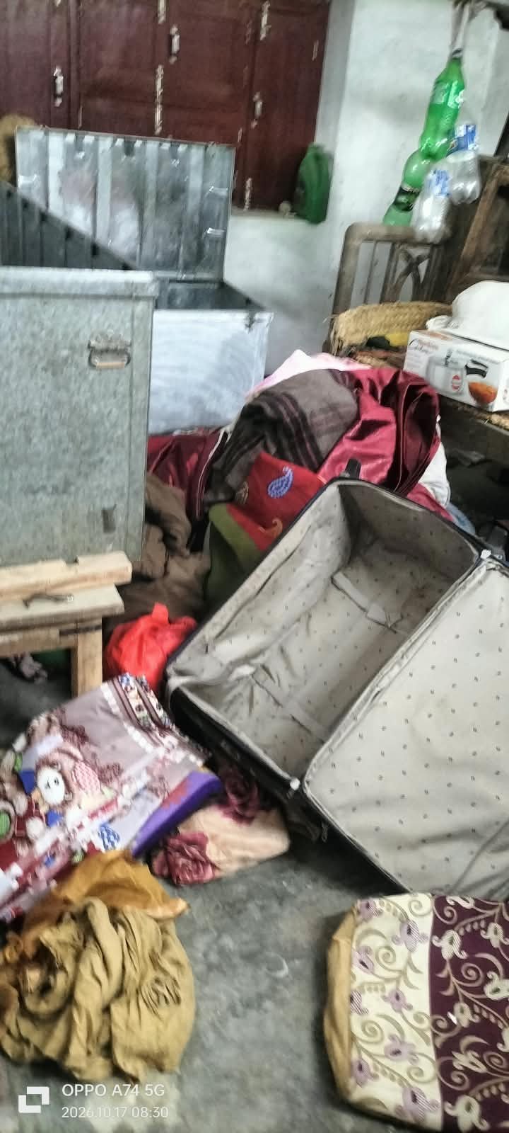 सीतामढ़ी:- चोरों की घटना ने बढ़ाई लोगो में बेचैनी, थाना जुटी जांच में, लोगो में आक्रोश