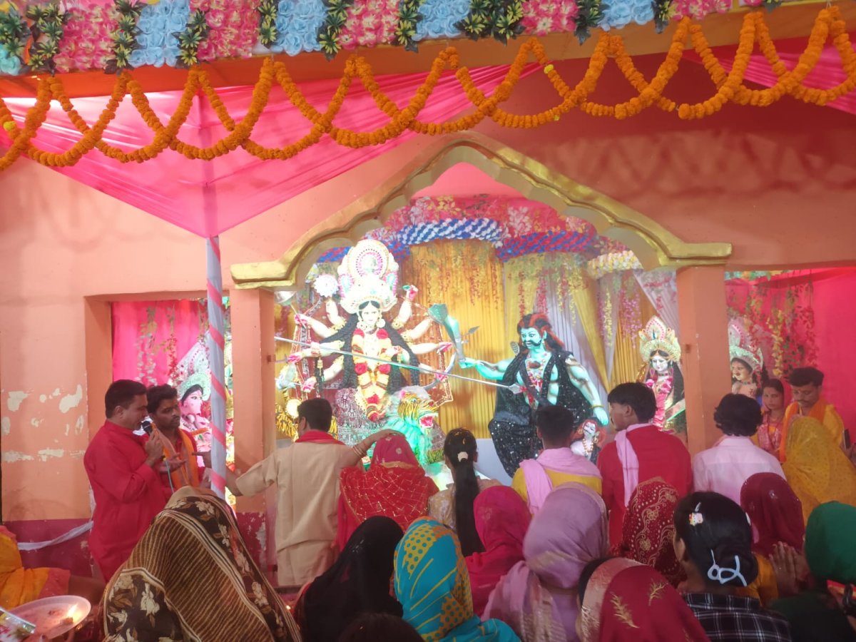 वैदिक मंत्रोच्चार और गाजे-बाजे के साथ खुला माता का पट द्वार, भक्ति में डूबा रामगढ़वा